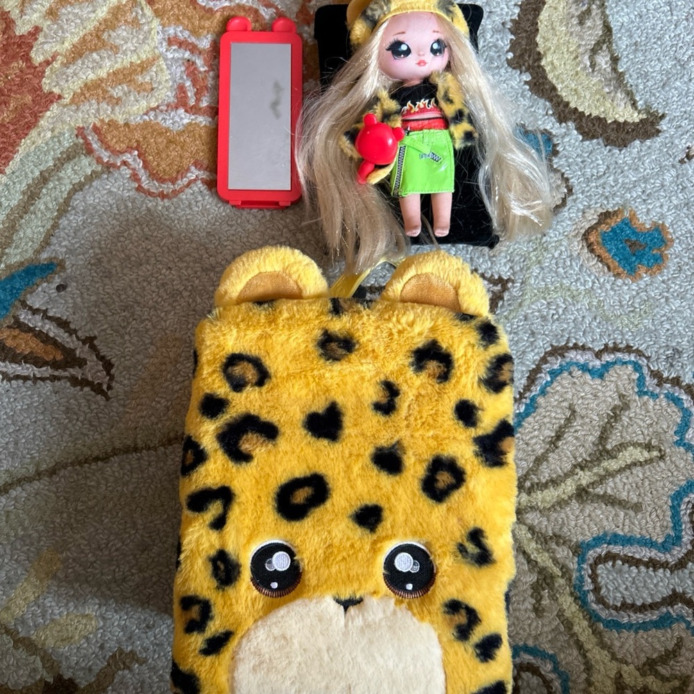 Na! Na! Na! Surprise Jennel Jaguar 3-in-1 Backpack Some Accessories Included